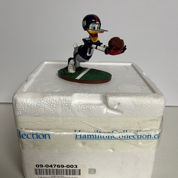 Hamilton Collection New York Giants Donald Duck Figure New NY Rare NFL - Picture 2 of 9